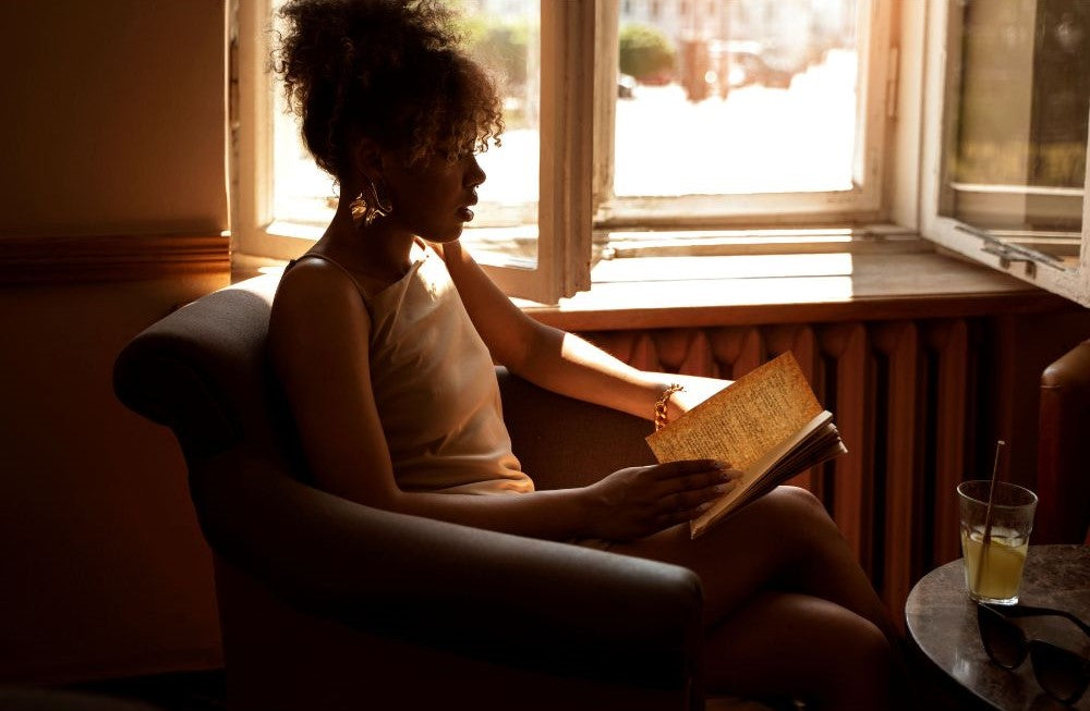 How to Create a Cozy Reading Nook with the Right Furniture